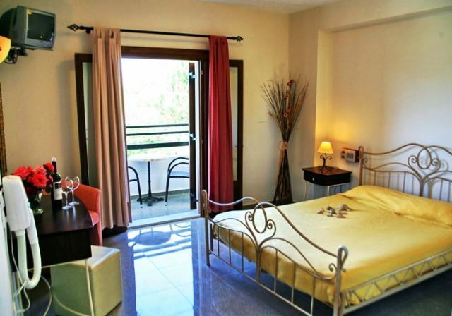 Hotel Pela Skala Kallonis Pokoj fotografie